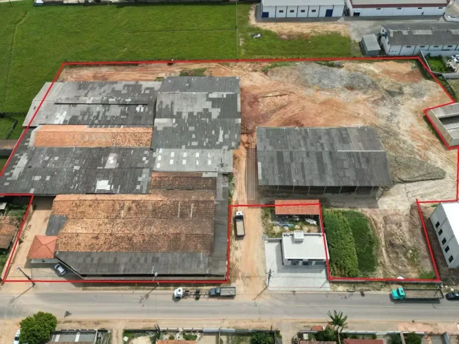 Galpão para locação à 400 metros da SC-410, com escritório, mobiliado, pé direito alto, pr