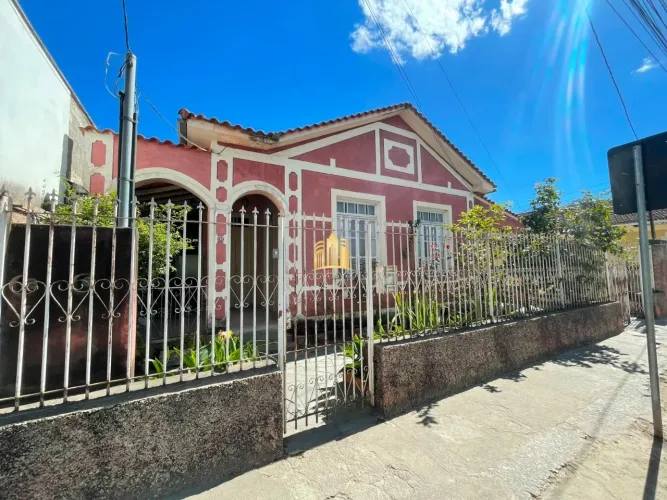 CASA A VENDA CENTRO ESMERALDAS/MG