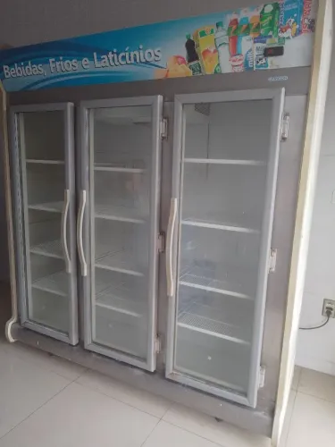 Expositor vertical auto serviço fricon 1450 l