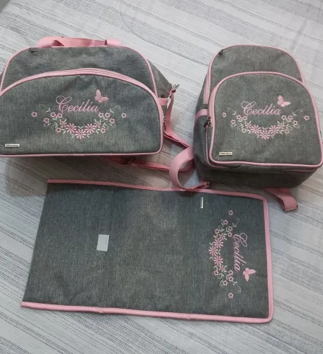 Vendo conjunto de bolsas com trocador para bebê, com nome Cecília, lindo,muito bem conserv