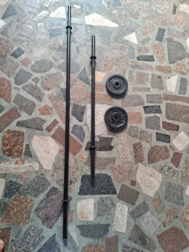 Anilhas e barras musculação academia