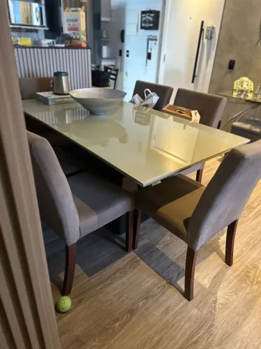 Mesa de Jantar e Cadeiras