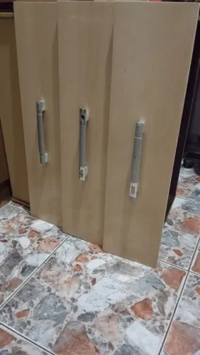 Guarda roupa de 6 portas, em ótimo estado de conservação, cor marrom, já estar desmontado.