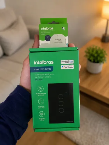 Interruptor inteligente intelbras 3 teclas e microcontrolador junto
