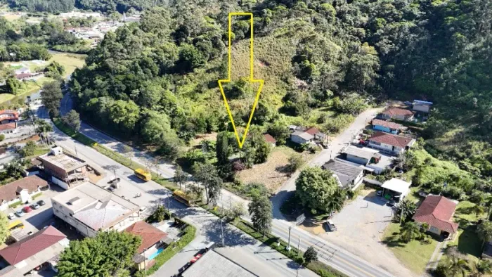 Terreno urbano de frente pra BR 282 em Águas Mornas