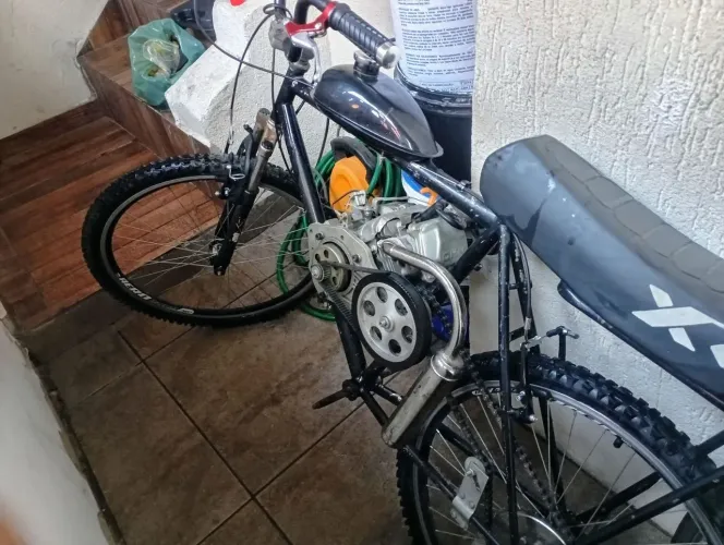 Estou vendendo bicicleta motorizada 4 tempos troco por um bicicleta 2 tempo 