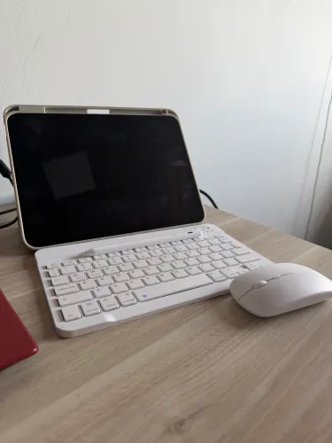 iPad 10ª Geração Wi-Fi 64GB - Completo c/ Teclado, Capa, Caneta e Mouse - Perfeito Estado