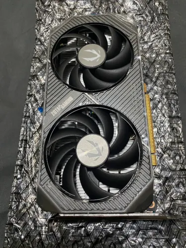RTX 5060 8gb ZOTAC lacrada, nova 