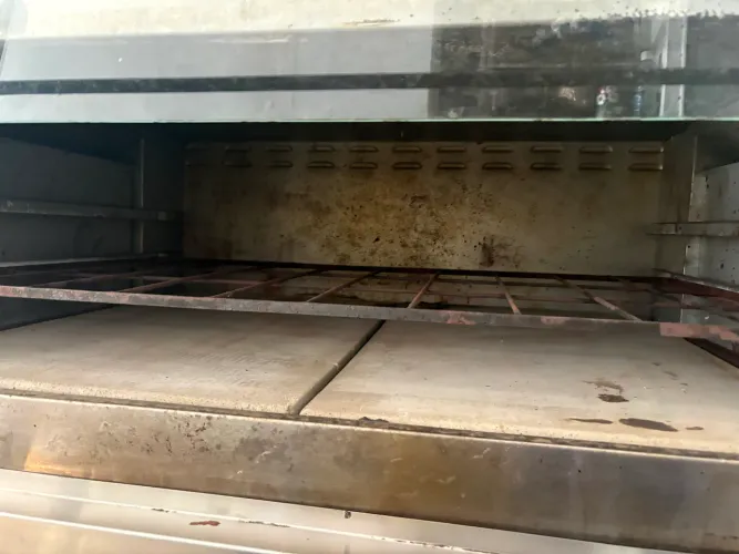 Forno profissional a gás com pedras