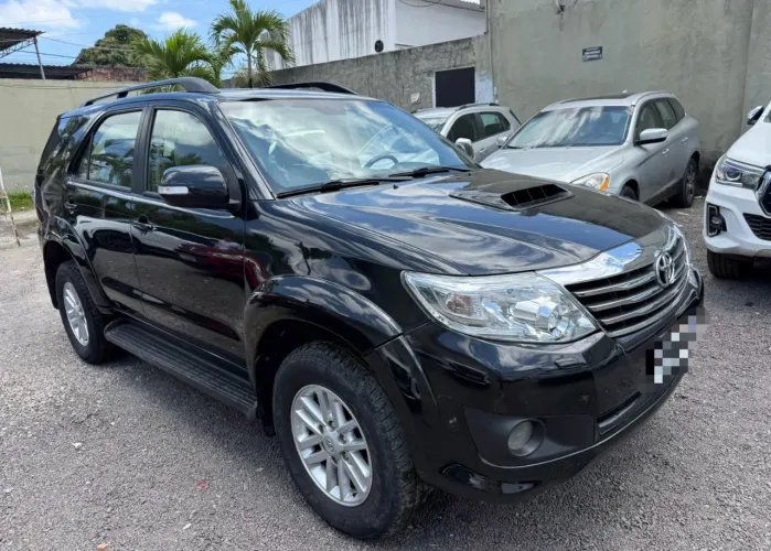 Toyota Hilux SW4 SRV D4-d 4X4 3.0 TDI Dies. AUT 2015