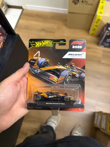 Carrinho em miniatura da formula 1 mclaren lando norris 2025