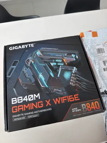 Placa Mãe Gigabyte B840M GAMING PLUS WIFI6E AMD AM5
