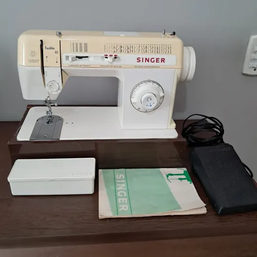 Vende-se maquina de costura singer facilita 43