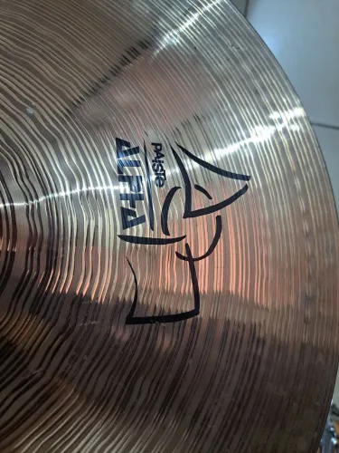 Prato de bateria China 18" Paiste