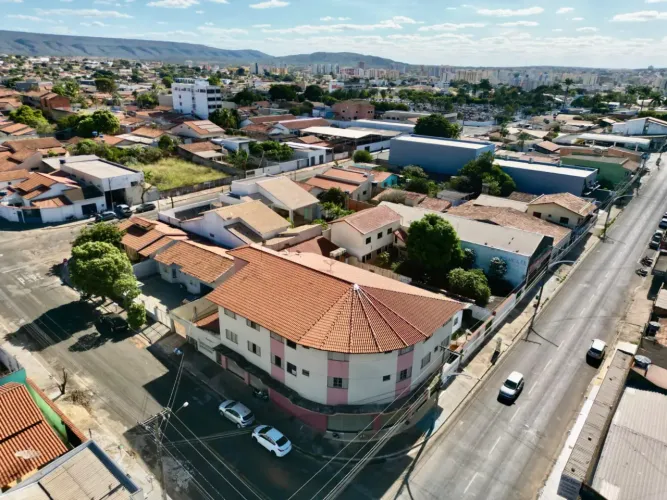 Venda de Prédio Comercial/Residencial em Caldas Novas 886 m²