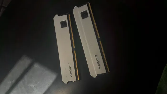 Memória RAM 16GB (2 pentes de 8)
