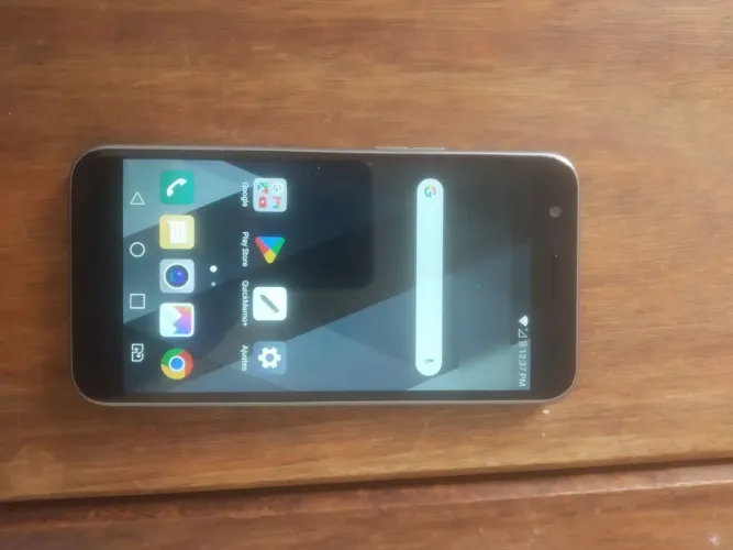Celular LG k10 32 gigas funciona perfeitamente sem detalhes.