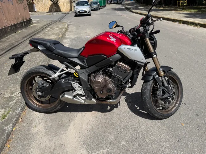 CB 650R 2022