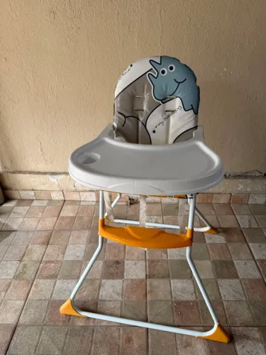 Cadeira de Alimentação Infantil Marca Galserano.Seminova.