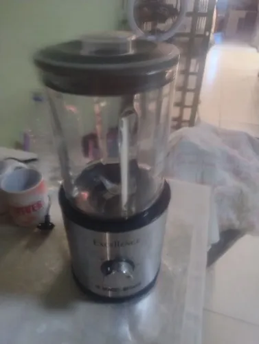 Vendo liquidificador com a base inox copo de vidro funcionando
