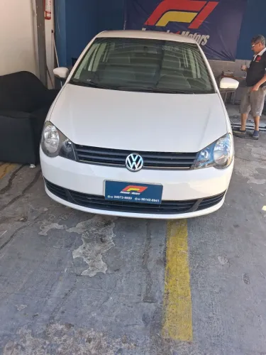 Volkswagen Polo Sedan 1.6 MI Total Flex 8V 4P 2013