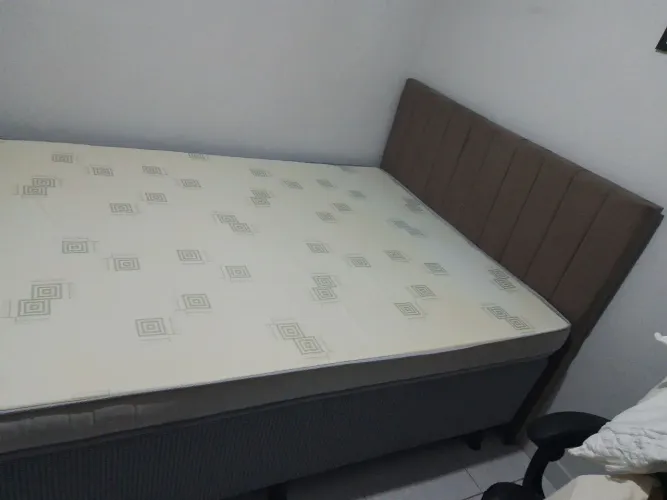 Roupeiro + 2 camas de casal com cabeceira novos