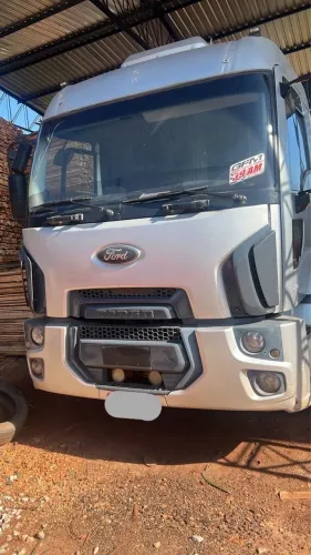 Ford cargo. 24 29. 4 eixo truck.  Carroceria 9 metros Ano 2013.   