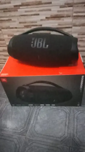 Caixa JBL com WiFi incluso