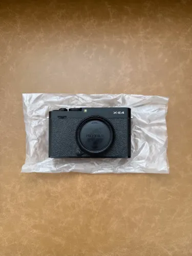 Fujifilm X-E4 Corpo + 2 baterias