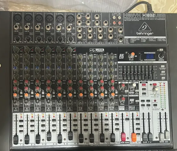 Mesa behringer + Caixa oneal ativa e passiva!!!