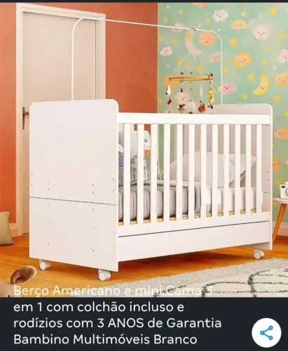 Berço americano/mini cama branco, 3 em 1 (berço-sofá-cama) com rodízios e colchão incluso.