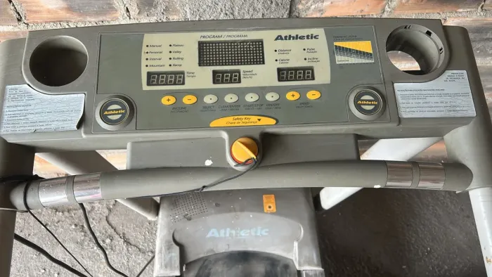 Esteira Ergométrica Elétrica Athletic Advanced - Painel e Motor OK (Trocar Lona)