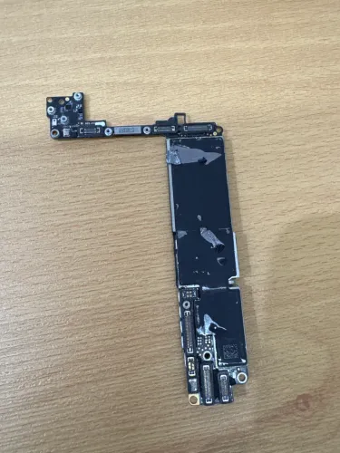 Placa de iPhone 12 ( Danificada)