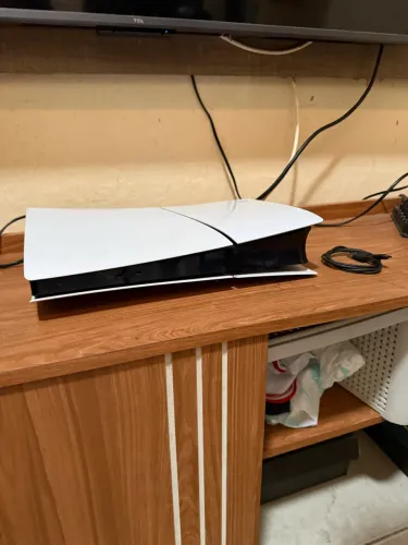 Ps5 slim 1tb com controle original e cabos (não tenho mais a caixa)