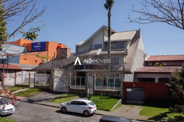 Sobrado Triplex Residencial e Comercial à Venda no Alto Boqueirão | Curitiba