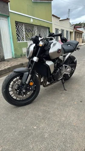 Moto cb 1000r ano2022 emplacada 2026