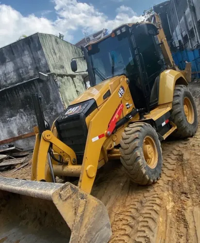 Retroescavadeira Caterpillar 416 2024 - Entrada 10%