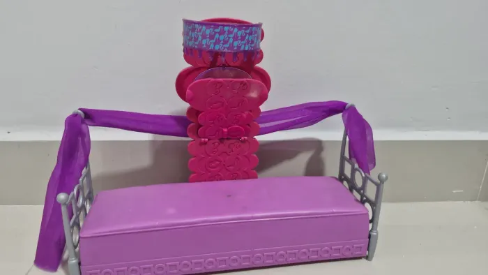 Cama para boneca Barbie