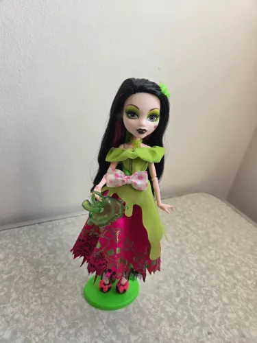 Draculaura Scary Tale - Monster high