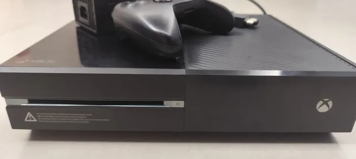 Console Xbox One + Controle Original + 2 Controles Extras