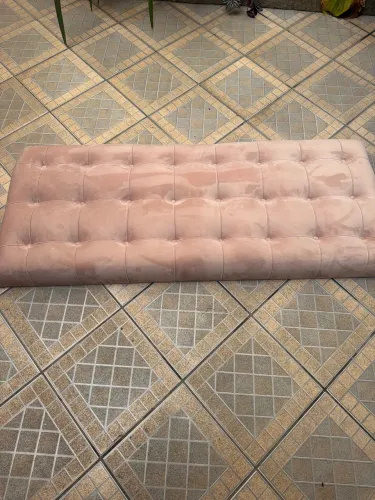 Cabeceira para cama na cor rosa 