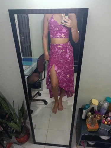 Conjunto com saia e cropped