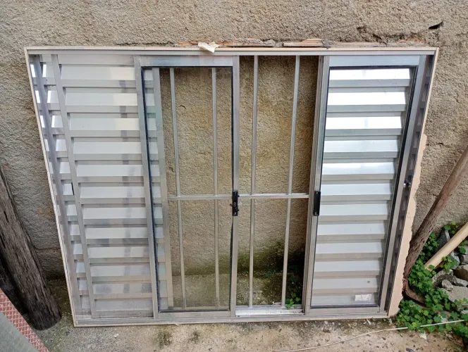 Vende-se janela de alumínio