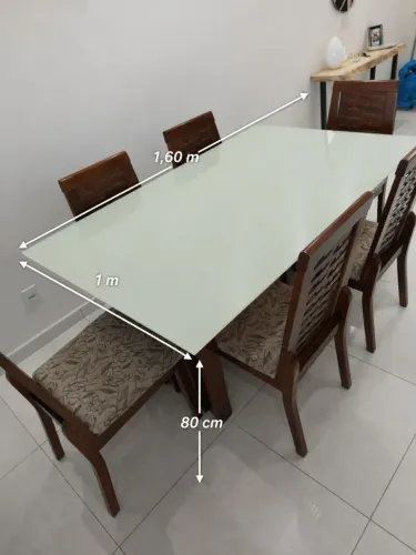 Mesa de jantar em vidro
