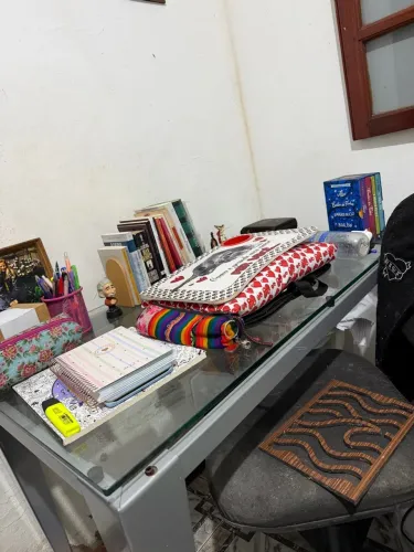 Vende se escrivaninha / mesa de vidro