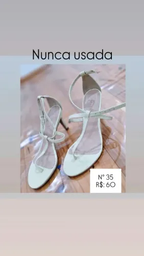 Vendo sandália delicada, elegante e nunca usada