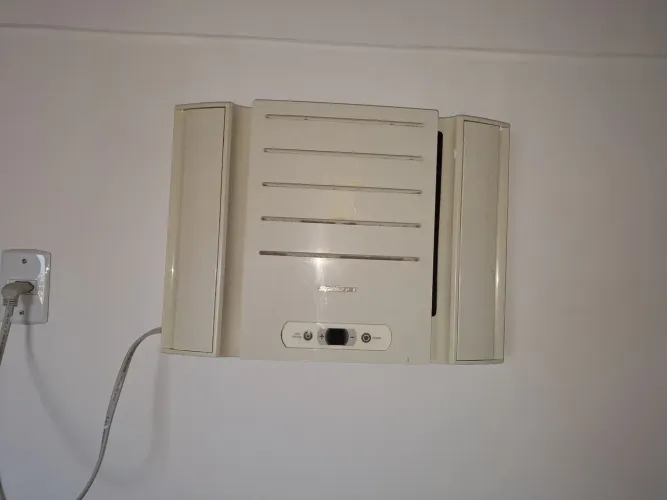 Ar condicionado 7.500 btus 220vts com controle em perfeito estado de funcionamento 