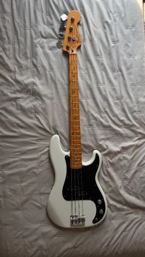 Baixo Fender Precision