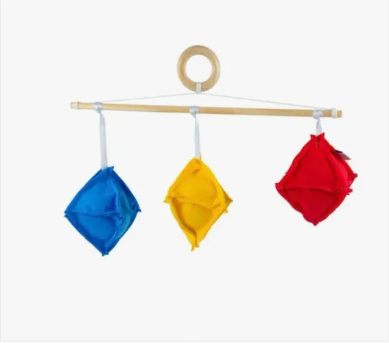 Kit montessori cavalete e mobiles sensoriais para bebês 
