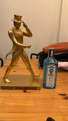 Estátua JW